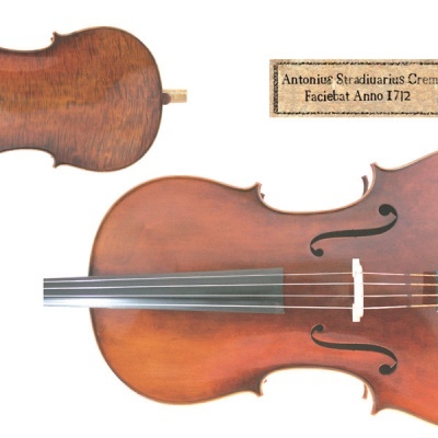 Viola castanha de madeira com etiqueta 'Antonius Stradivarius Cremonensis Faciebat Anno 1712'