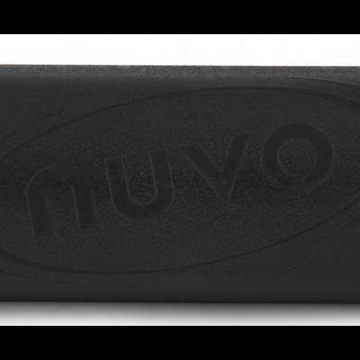 Caixa retangular preta com texto em relevo 'muvo'