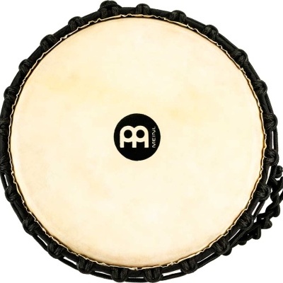 Pandeiro Meinl com pele natural clara e aro preto