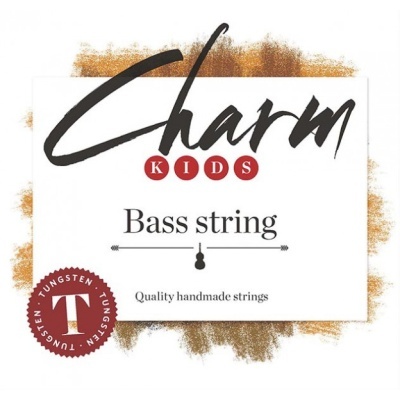 Embalagem branca com manchas castanhas e texto Charm Kids Bass string com selo TUNGSTEN.