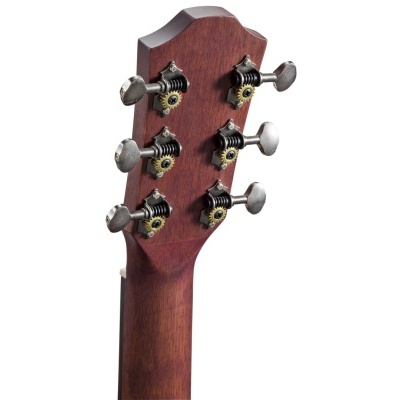 Cabeça de guitarra em madeira castanha com cravelhas metálicas