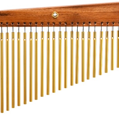 Carrilhão com tubos metálicos dourados e base de madeira castanha com logótipo MEINL PERCUSSION