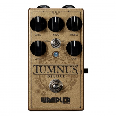 Pedal de guitarra dourado Wampler Tumnus Deluxe com botões pretos e LED azul