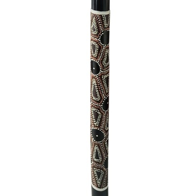 Didgeridoo pintado com padrão de pontos em madeira