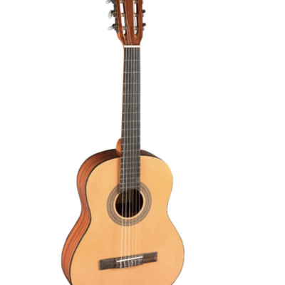 Guitarra clássica de madeira castanha em fundo branco