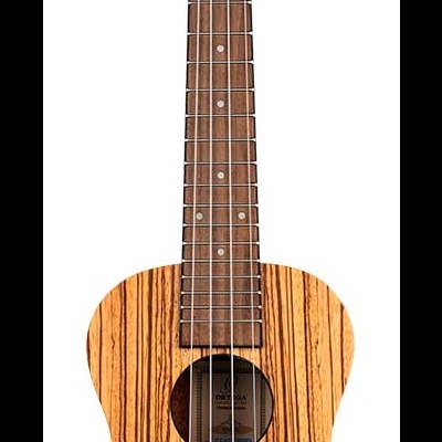 ukulele em madeira clara com riscas verticais escuras