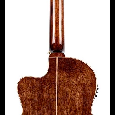 Guitarra clássica vista de trás em madeira castanha polida