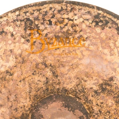 Pancada de prato metálico envelhecido com texto Byzance