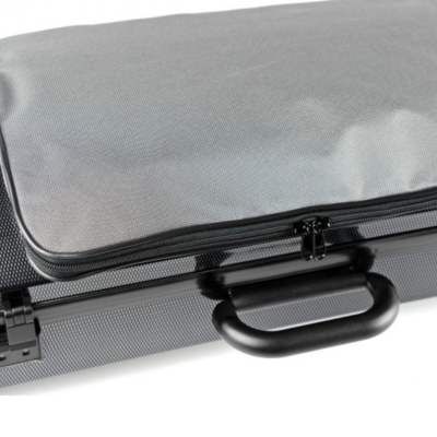 Estojo rígido preto com bolso cinzento e fechos metálicos