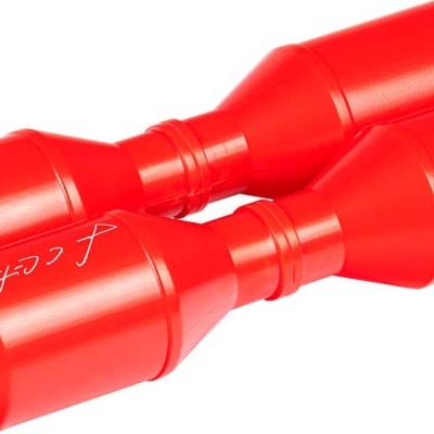 Conjunto de halteres vermelhos com número 8 e palavra Café