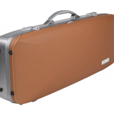 Estojo rígido para instrumento musical castanho com bordas metálicas prateadas