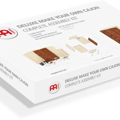 Kit de montagem DELUXE MAKE YOUR OWN CAJON em caixa branca com imagens do instrumento e texto