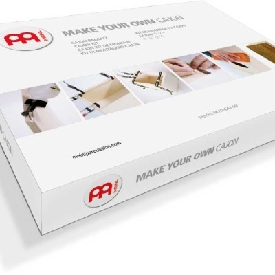 Embalagem branca de produto MAKE YOUR OWN CAJON com imagens de montagem e logo vermelho PAI