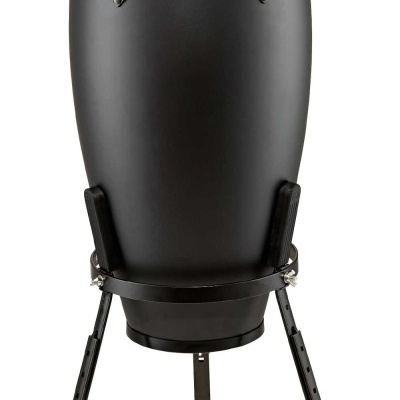 Conga preta com pele natural e suporte tripé.