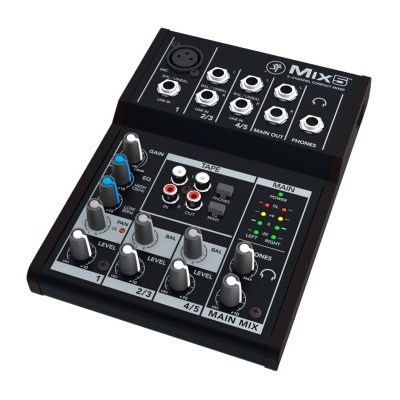 Mesa de mistura áudio preta com botões e conectores