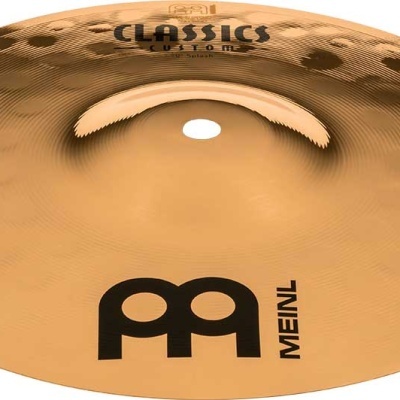 Prato de bateria dourado com textura martelada e logotipo MEINL