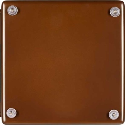 Mesa de centro dupla castanha com acabamento em pele e pés metálicos