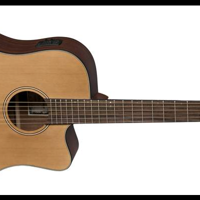 Guitarra acústica de madeira clara e escura com boca redonda e braço escuro.