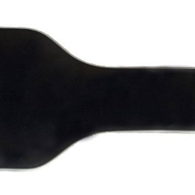 Capa preta para guitarra acústica com etiquetas brancas