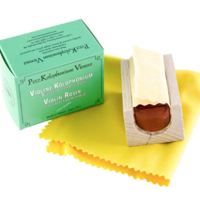 Breu para violino com embalagem verde e pano amarelo.