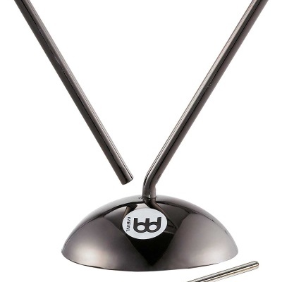 Triângulo de percussão metálico com suporte preto e baqueta