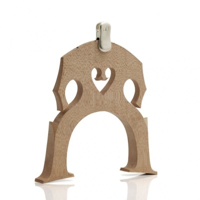 Suporte de madeira com mola metálica em fundo branco