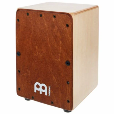 Cajón musical Meinl em madeira clara e escura com logo branco.