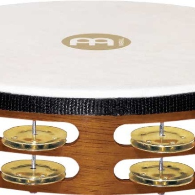 Pandeireta de madeira castanha com pele branca e címbalos metálicos dourados