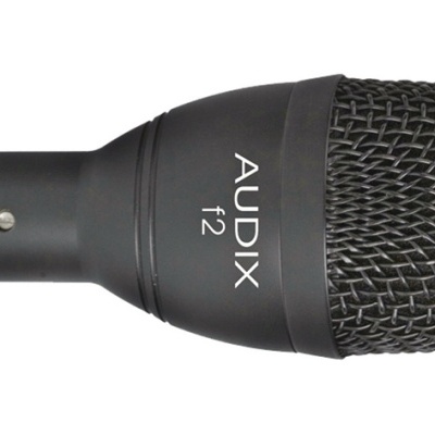 Microfone preto AUDIX f2 com grelha metálica e texto branco