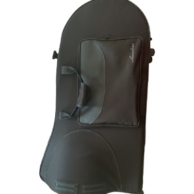 Capa preta para instrumento musical com bolso externo e roda inferior