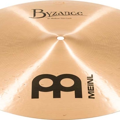 Prato de bateria dourado com texto Byzance e MEINL
