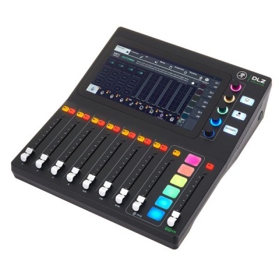 Mesa de mistura digital preta com ecrã tátil colorido e controlos iluminados