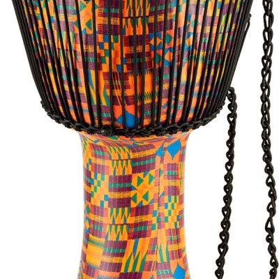 Tambor djembe com padrões geométricos coloridos e pele branca