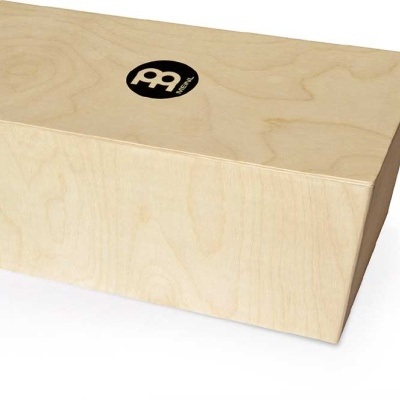 Caixa de madeira clara com logótipo MEINL no topo