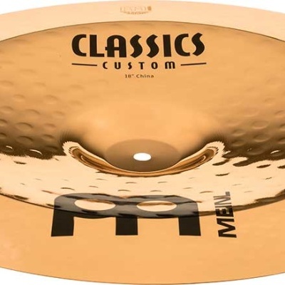 Prato de bateria dourado martelado com texto CLASSICS CUSTOM e MEINL