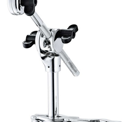 Suporte metálico cromado com ajustadores pretos e espuma cinza para instrumento musical