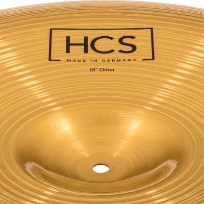 Prato de bateria HCS dourado com texto preto no centro