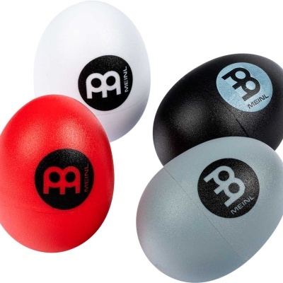 Quatro pandeiretas em forma de ovo com logo MEINL nas cores vermelho, branco, preto e cinza