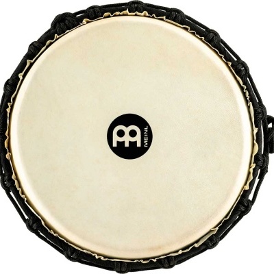 Pandeiro de pele clara com cordas pretas e logótipo MEINL no centro