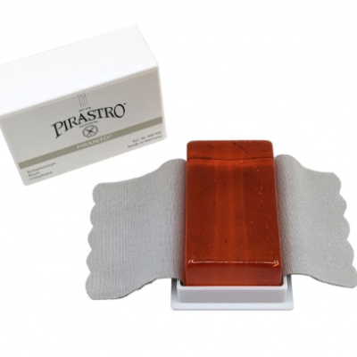 Bloquinho de resina para violino castanho com base branca e embalagem branca