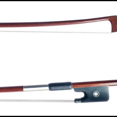 Arco de violino em madeira castanha com couro preto no cabo e crina branca