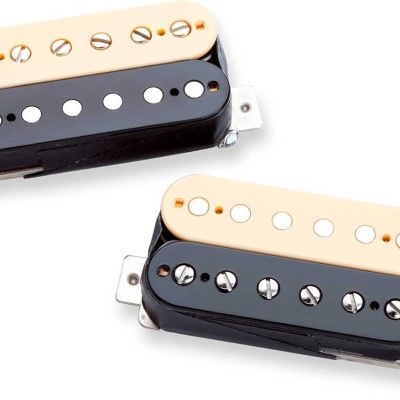 Captadores humbucker para guitarra com capas preto e creme sobre fundo branco