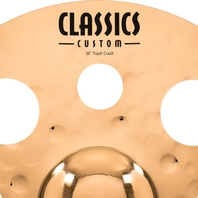 Prato de bateria dourado com texto preto CLASSICS CUSTOM 16