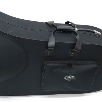 Estojo rígido preto para instrumento musical com bolso frontal e alças