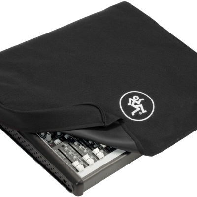 Capa protetora preta com logótipo branco sobre dispositivo eletrônico cinza