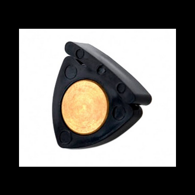 Produto triangular preto com círculo dourado no centro