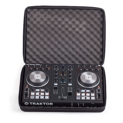 Controlador de DJ preto com jog wheels em alumínio dentro de mala almofadada preta