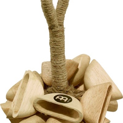 Instrumento musical de madeira com peças côncavas e alça de corda