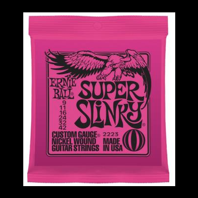 Pacote rosa de cordas de guitarra Ernie Ball Super Slinky com texto preto e desenho de águia