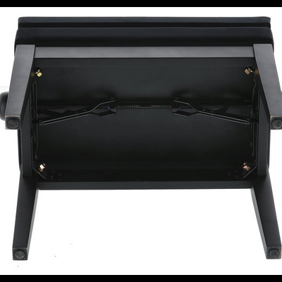 Banco preto de madeira visto por baixo com assento estofado.